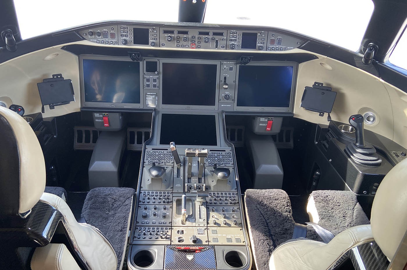 Global 7500 70010 Cockpit