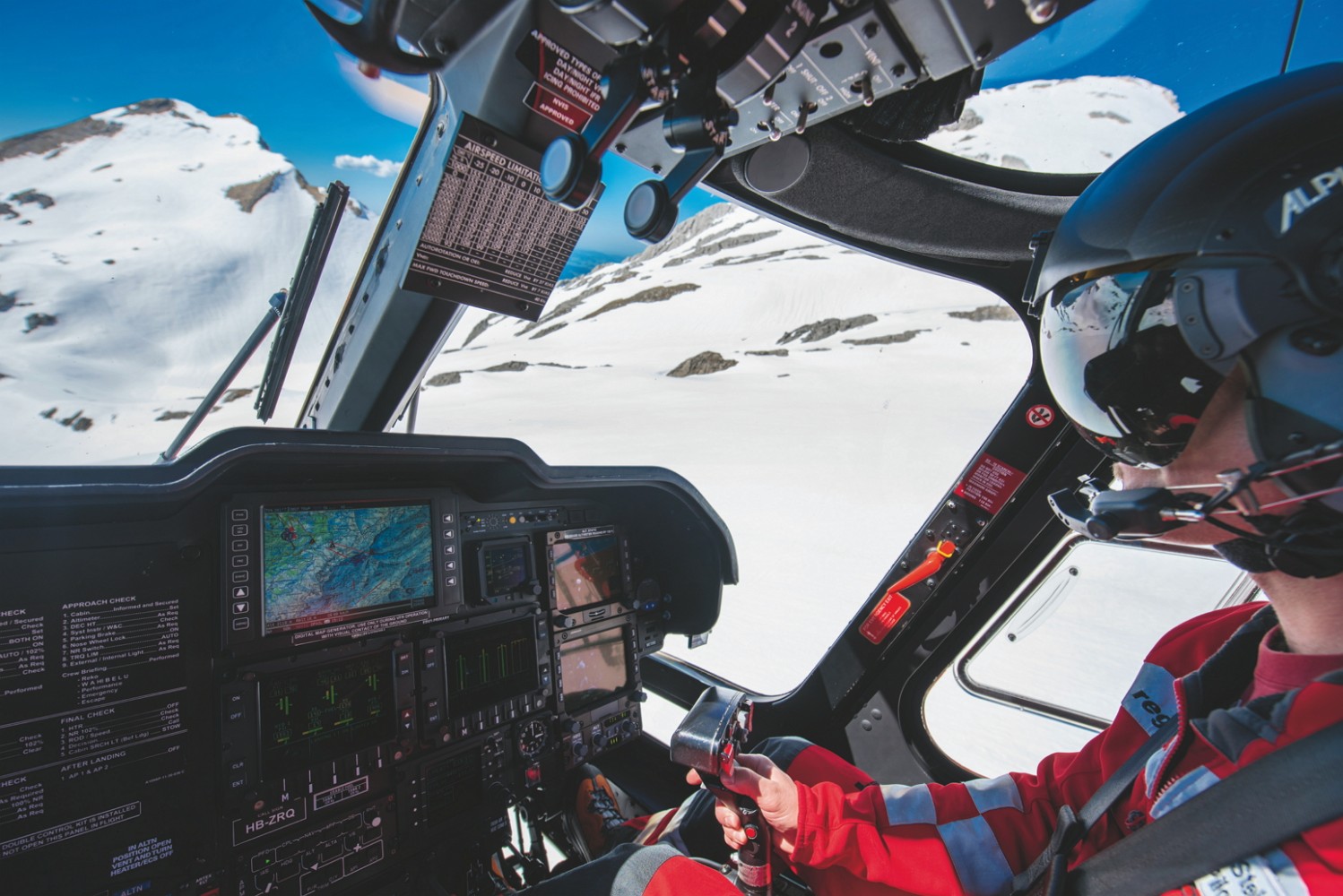 Poste de pilotage d’une ambulance aérienne de la Rega